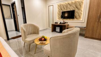 Family Suite with Jacuzzi | Coffres-forts dans les chambres, chambres insonorisées, Wi-Fi gratuit