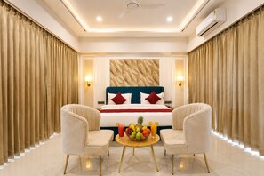  Luxury Room Balcony with Private Pool | Peti besi dalam bilik, kalis bunyi, Wi-fi percuma, cadar katil 