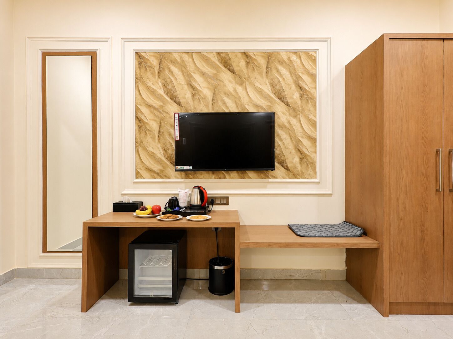 Family Suite with Jacuzzi | In-room safe, soundproofing, free WiFi, bed sheets