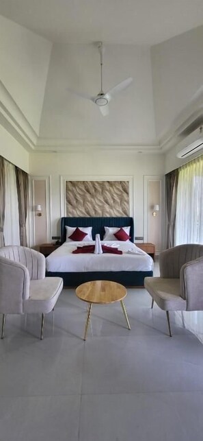 Suíte família, 1 cama de casal, sacada, vista para a piscina