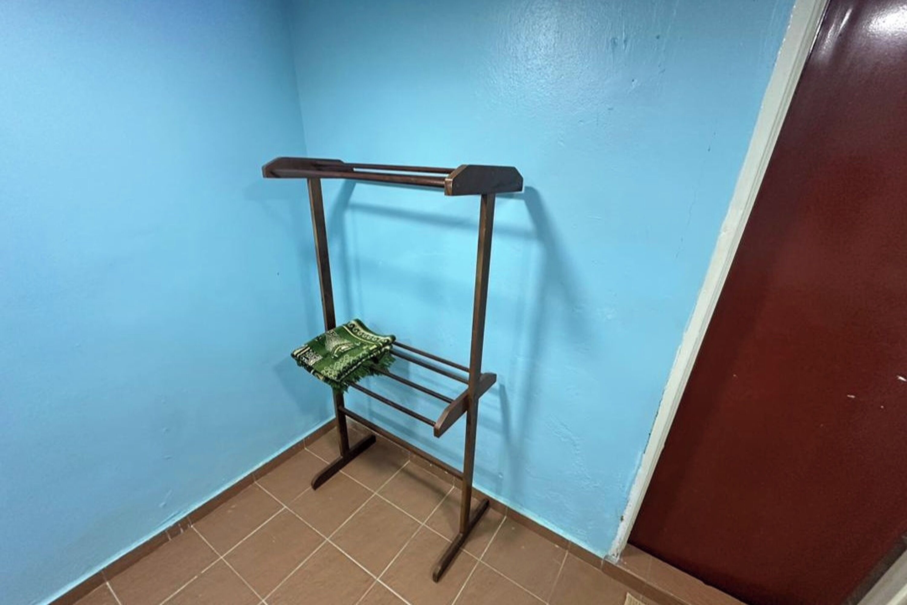 Deluxe Room, 1 Queen Bed | Desk, iron/ironing board, free WiFi, bed sheets