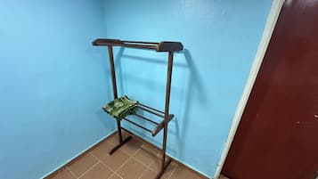 Deluxe Room, 1 Queen Bed | Desk, iron/ironing board, free WiFi, bed sheets