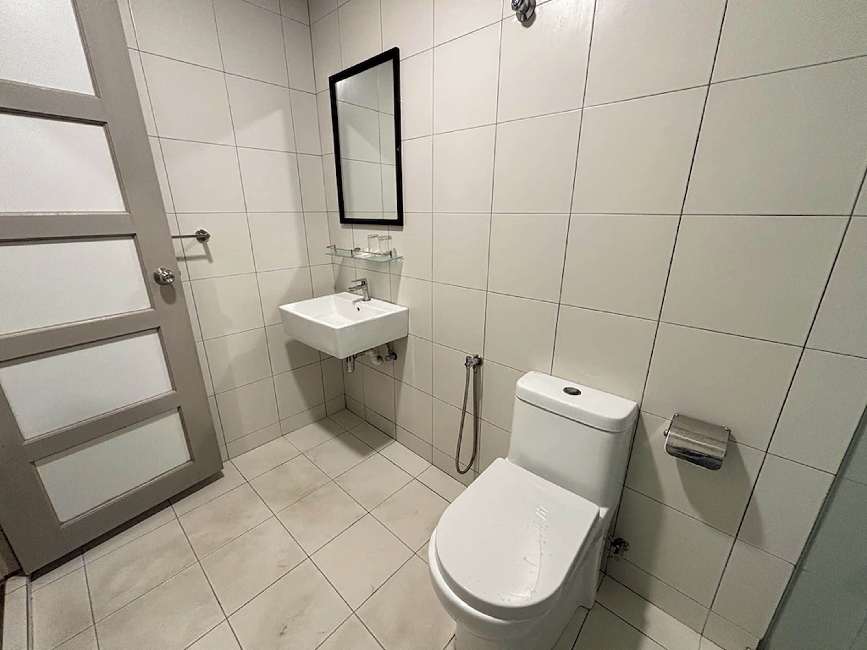 Superior Room, 1 Queen Bed | Bathroom | Shower, free toiletries, towels, soap