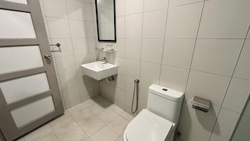 Rom – superior, 1 queensize-seng | Bad | Dusj, toalettartikler (inkludert), håndklær og såpe