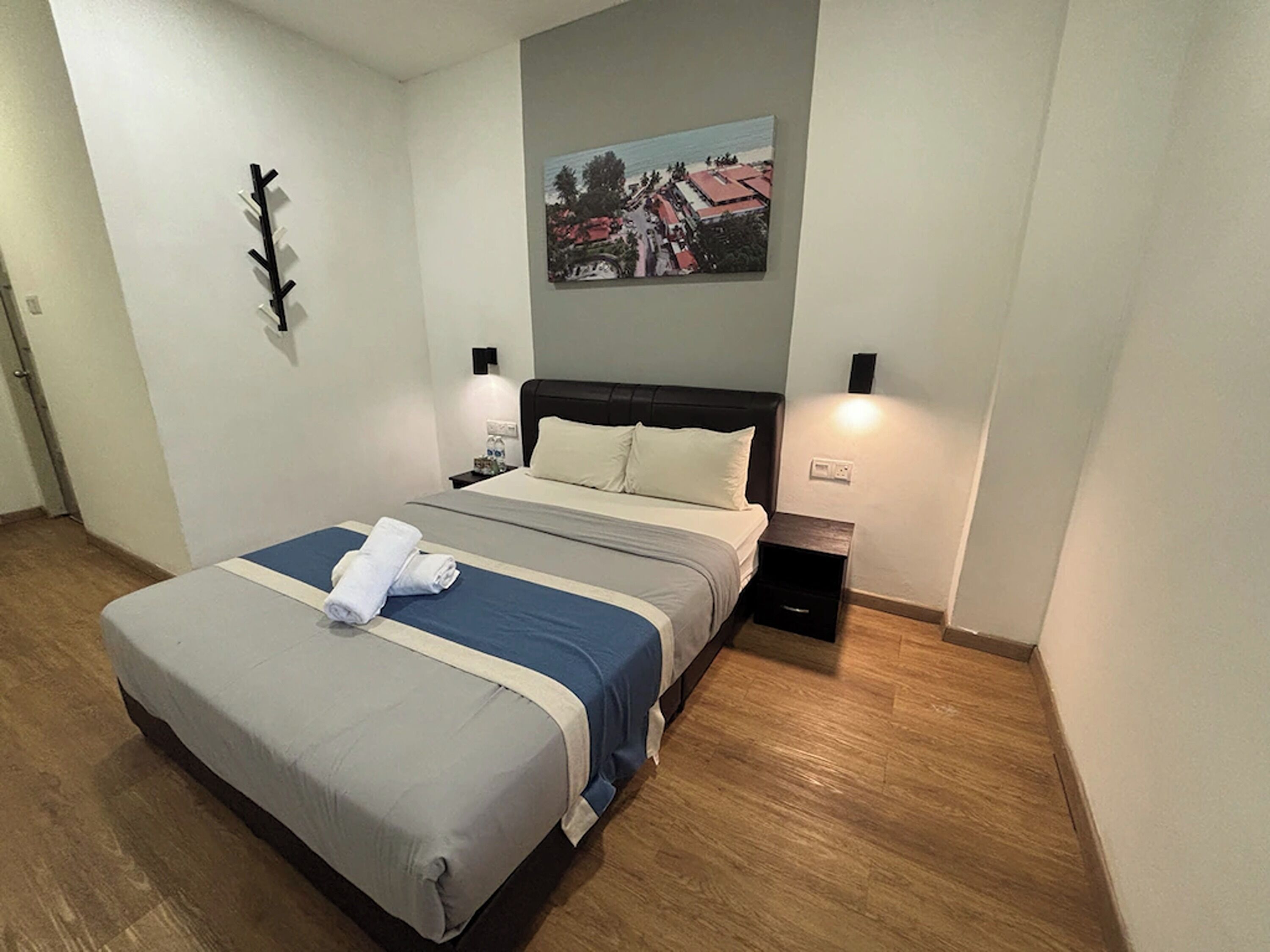Desk, free WiFi, bed sheets