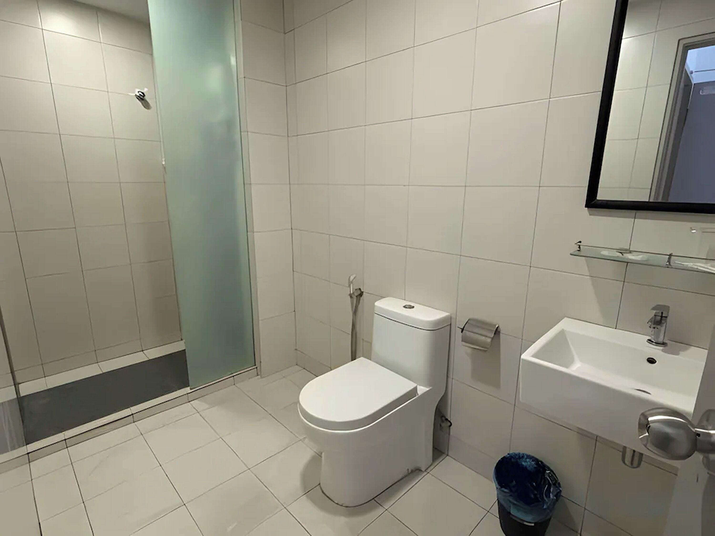 Deluxe Triple Room | Bathroom | Shower, free toiletries, towels, soap