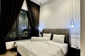 Desk, blackout curtains, iron/ironing board, free WiFi - Lucentia Residence Bukit Bintang Lalaportbbcc By Vellora (Kuala Lumpur)
