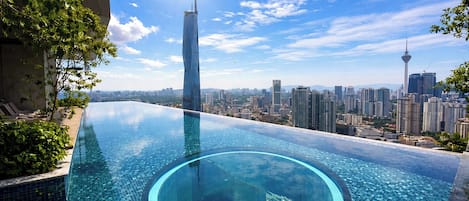 室外游泳池