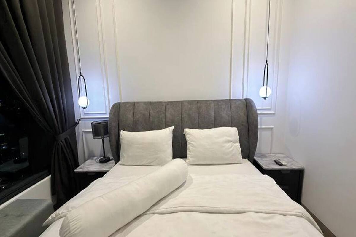 Apartemen, pemandangan kota | Meja kerja, tirai kedap cahaya, setrika/meja setrika, dan Wi-Fi gratis