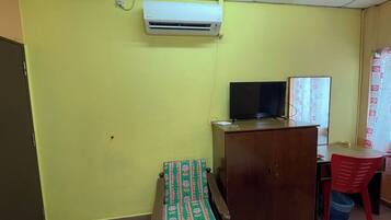 Desk, free WiFi, bed sheets