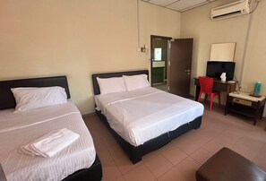 Superior Room | Desk, free WiFi, bed sheets