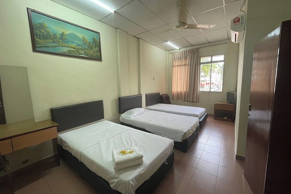 Kamar Triple | Meja kerja, Wi-Fi gratis, dan seprai linen