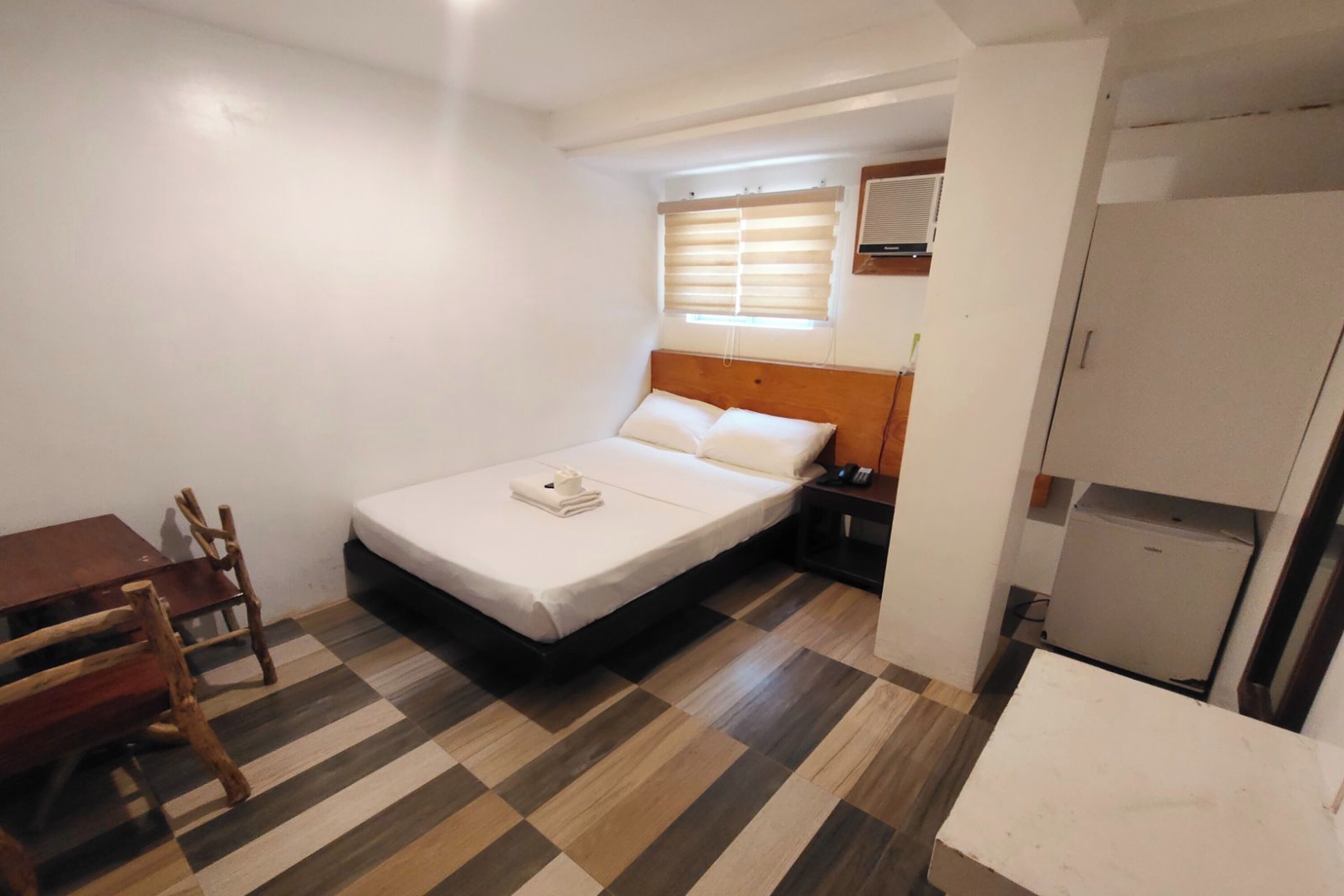 Double Room | Desk, free WiFi, bed sheets