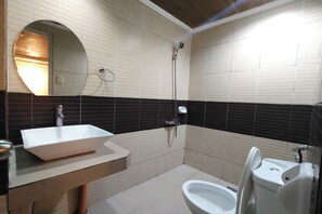 Quadruple Room | Bathroom | Shower, rainfall showerhead, free toiletries, bidet - Taj Resort And Spa (Boracay Island)