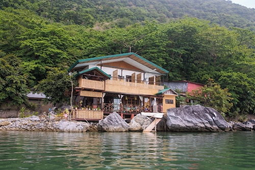 El Gordo'S Seaside Adventure Lodge