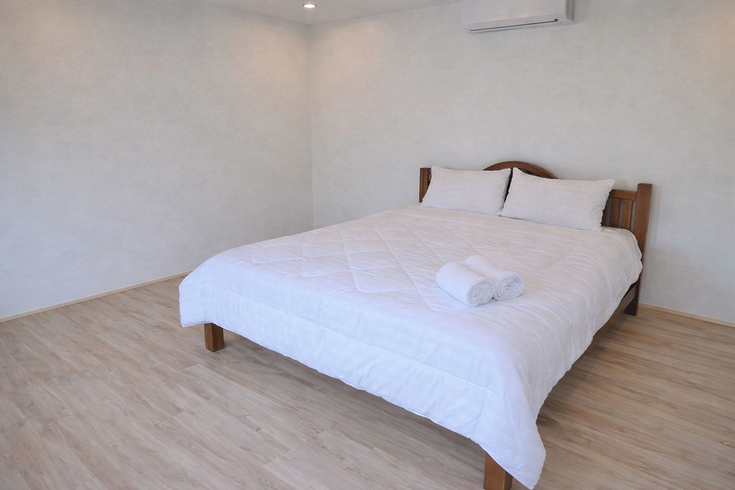 Deluxe Double Room | In-room safe, iron/ironing board, free WiFi, bed sheets