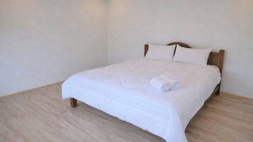 Deluxe Double Room | In-room safe, iron/ironing board, free WiFi, bed sheets