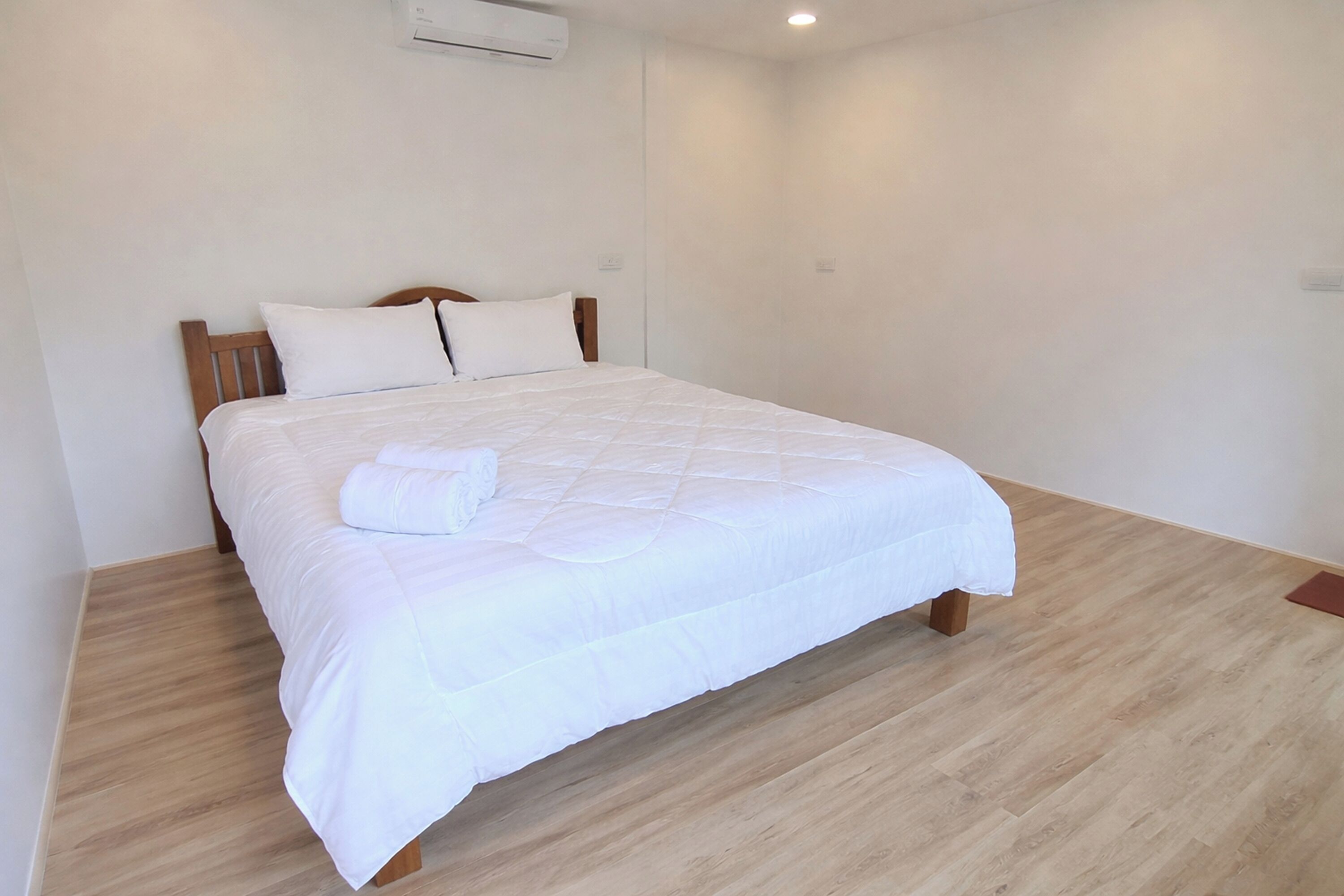 ห้องดีลักซ์ดับเบิล | ตู้นิรภัยในห้องพัก, เตารีด/โต๊ะรีดผ้า, Wi-Fi ฟรี, ผ้าปูที่นอน
