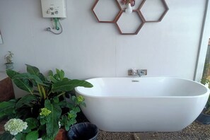 Tent | Bathroom | Combined shower/tub, rainfall showerhead, free toiletries, hair dryer - Rai Doi Chang Moncham (Mae Rim)