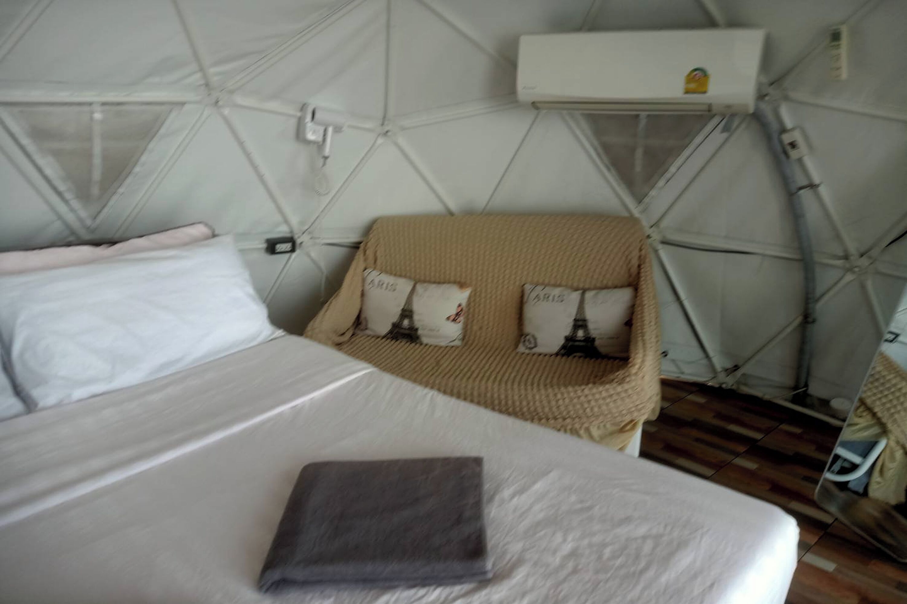 Tent | Desk, free WiFi, bed sheets