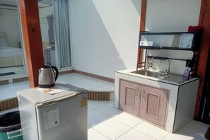 A compact kitchen with a refrigerator, a kettle, and a sink. - Rai Doi Chang Moncham (Mae Rim)
