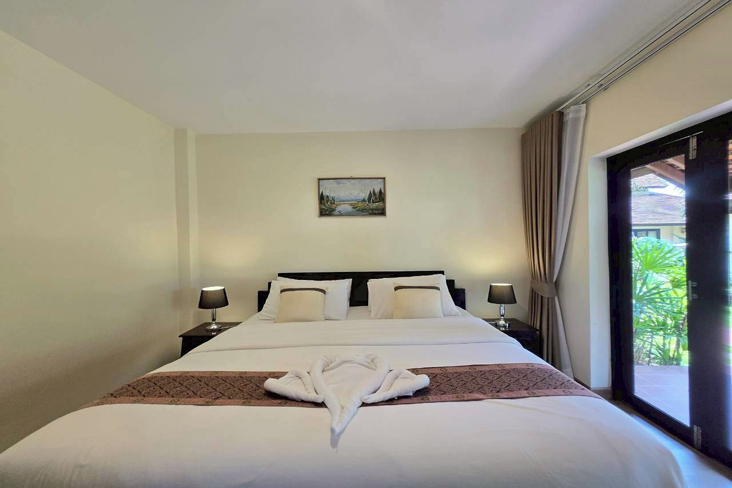 Family Room | Minibar, in-room safe, desk, blackout drapes
