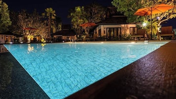 Kolam renang outdoor