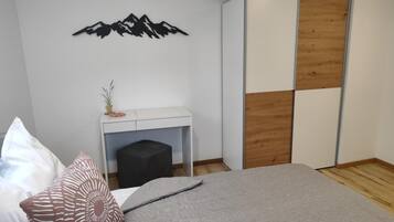 4 slaapkamers, een strijkplank/strijkijzer, wifi, beddengoed