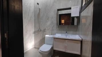 Studio | Bathroom