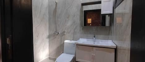 Studio | Bathroom