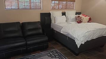 Iron/ironing board, internet, bed sheets