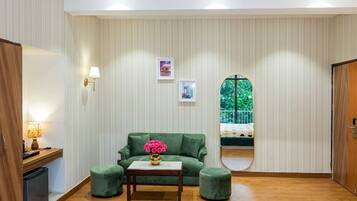 Suite | Iron/ironing board, free WiFi, bed sheets