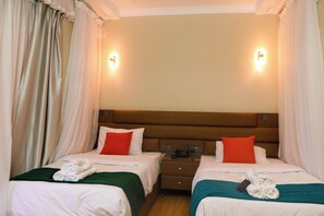 ห้องดับเบิลหรือทวิน, วิวภูเขา | โต๊ะทำงาน, พื้นที่ทำงานแบบใช้แล็ปท็อป, Wi-Fi ฟรี