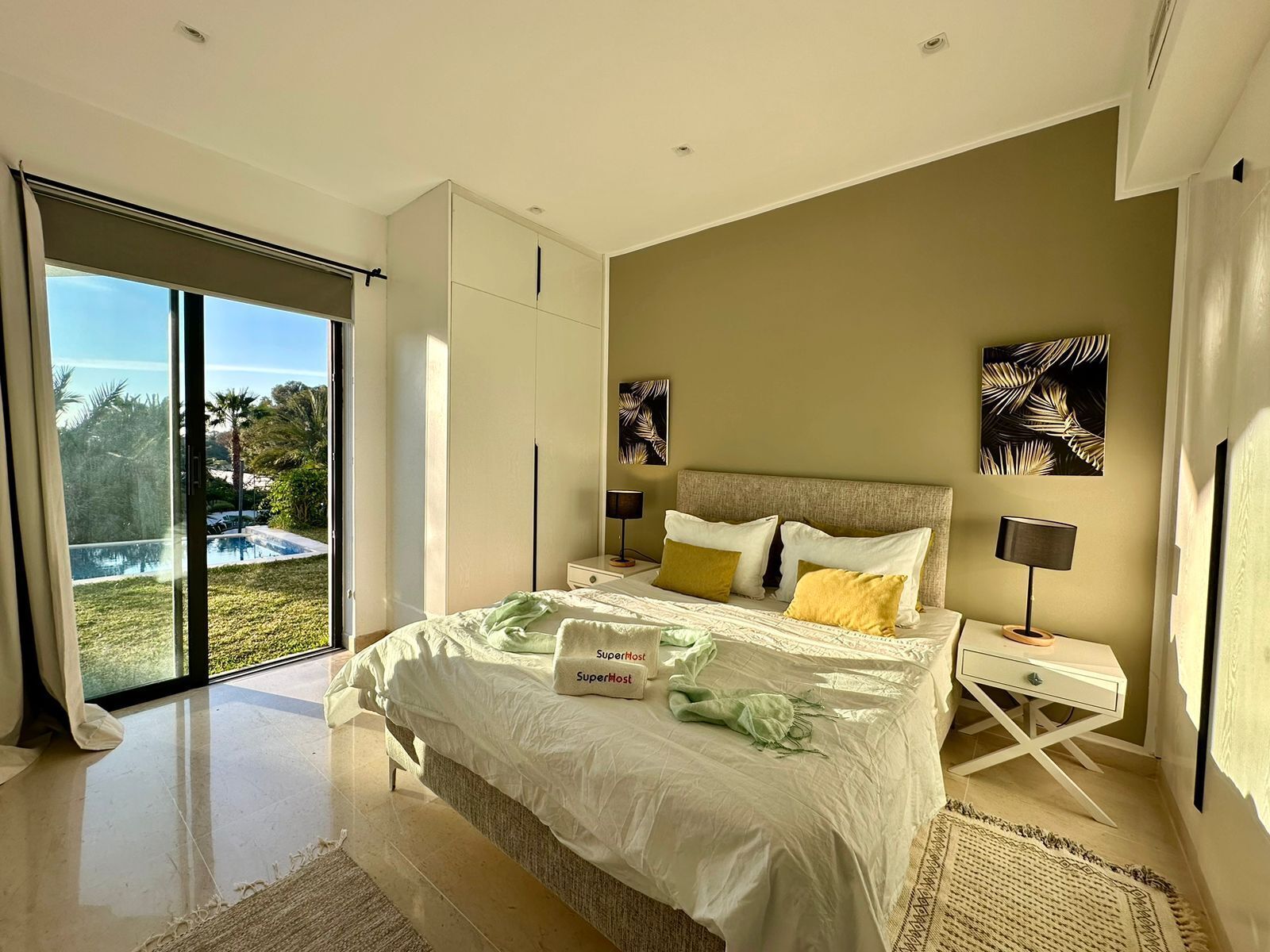 4 bedrooms, iron/ironing board, internet, bed sheets