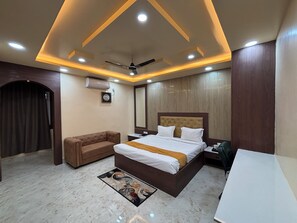 Deluxe Double Room, Balcony, City View - SK TOWER (Nawada)