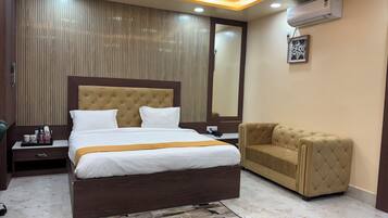 Deluxe Double Room, Balcony, City View