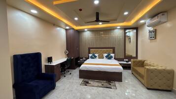 Deluxe Double Room, Balcony, City View