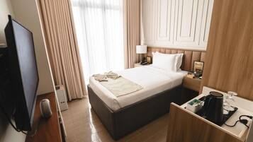 In-room safe, soundproofing, iron/ironing board, free WiFi
