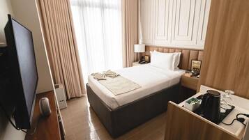 In-room safe, soundproofing, iron/ironing board, free WiFi