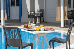 Outdoor dining - Studio in a family hotel (Santorini)