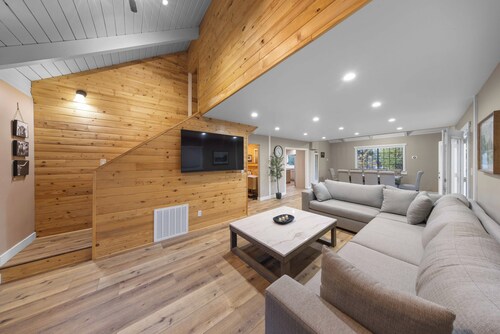 Pine Peak Getaway • Cozy Cabin in Pinon Pines