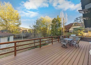 Outdoor dining - Pine Peak Getaway • Cozy Cabin in Pinon Pines (Frazier Park)