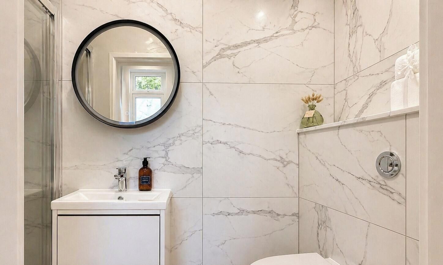 Douche, sèche-cheveux, serviettes fournies