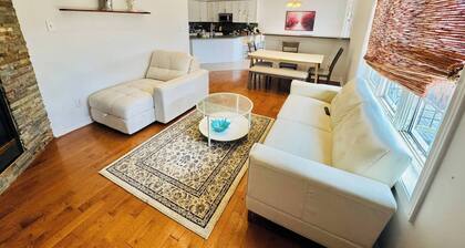 5 star Full house 5 bedrms, 5 beds, 3 bath Airport