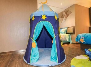 Family Room, City View | Down duvets, free minibar, blackout curtains, soundproofing - Crystal Orange Shanghai Lingang Park (Shanghai)