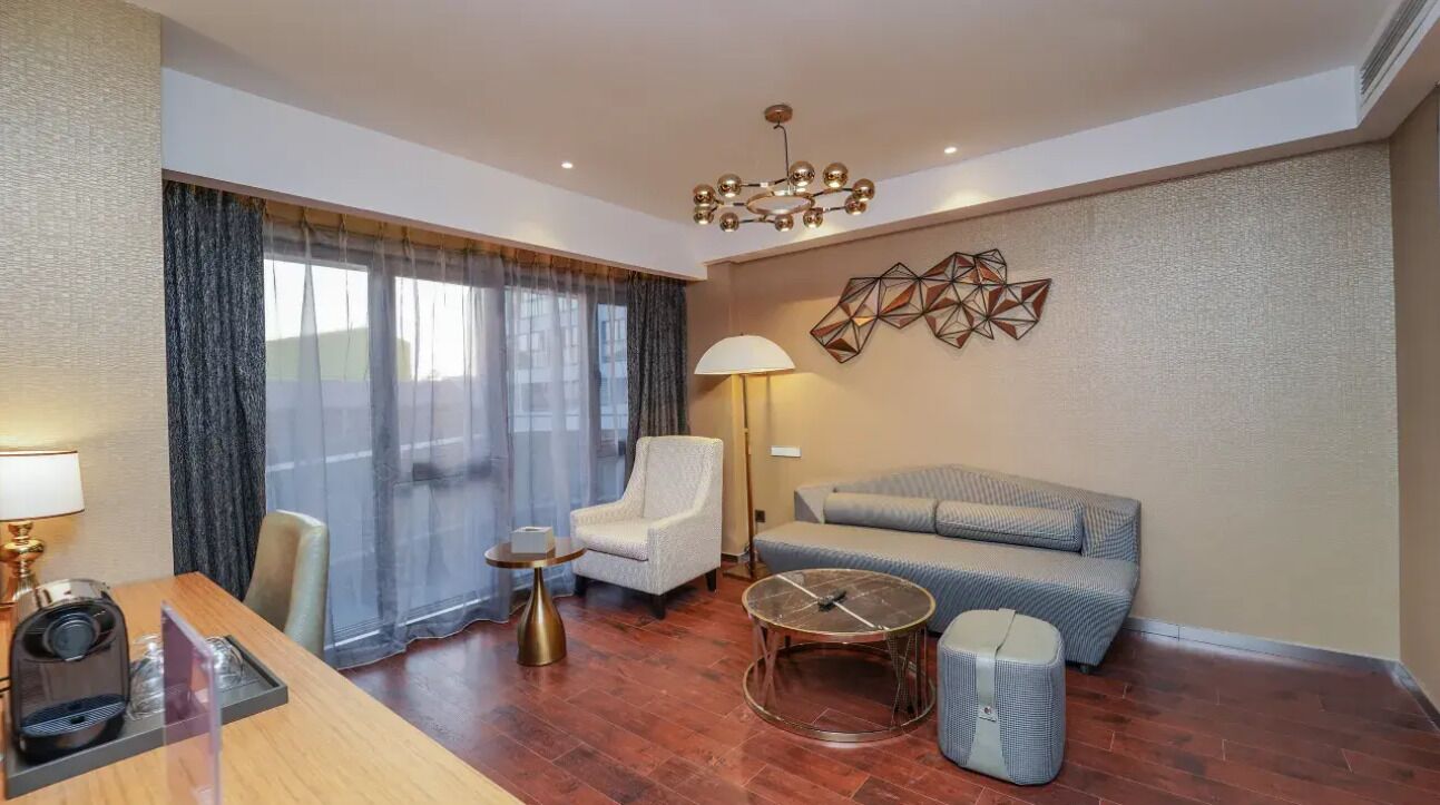 Suite, City View
