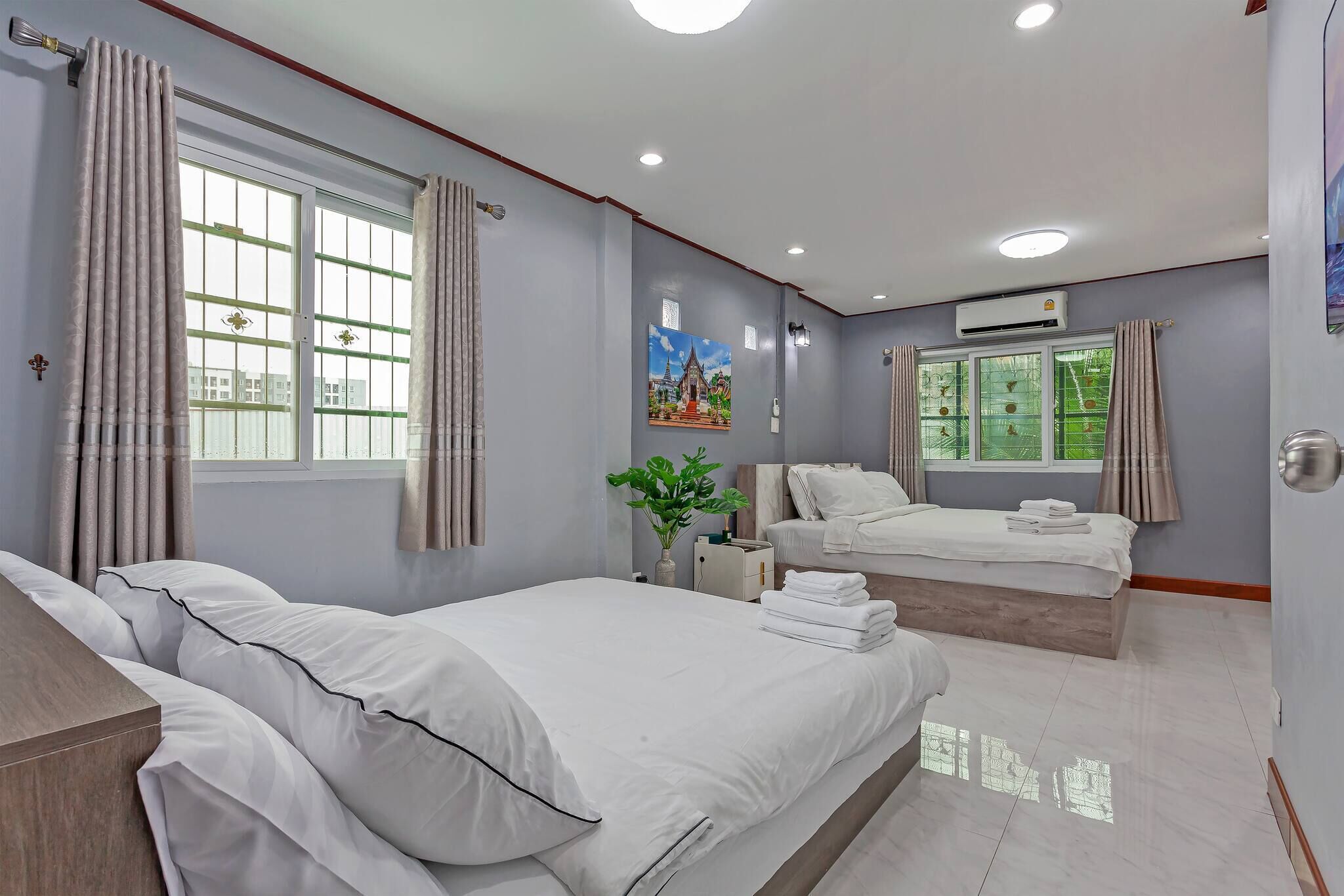 3 bedrooms, iron/ironing board, Internet, bed sheets
