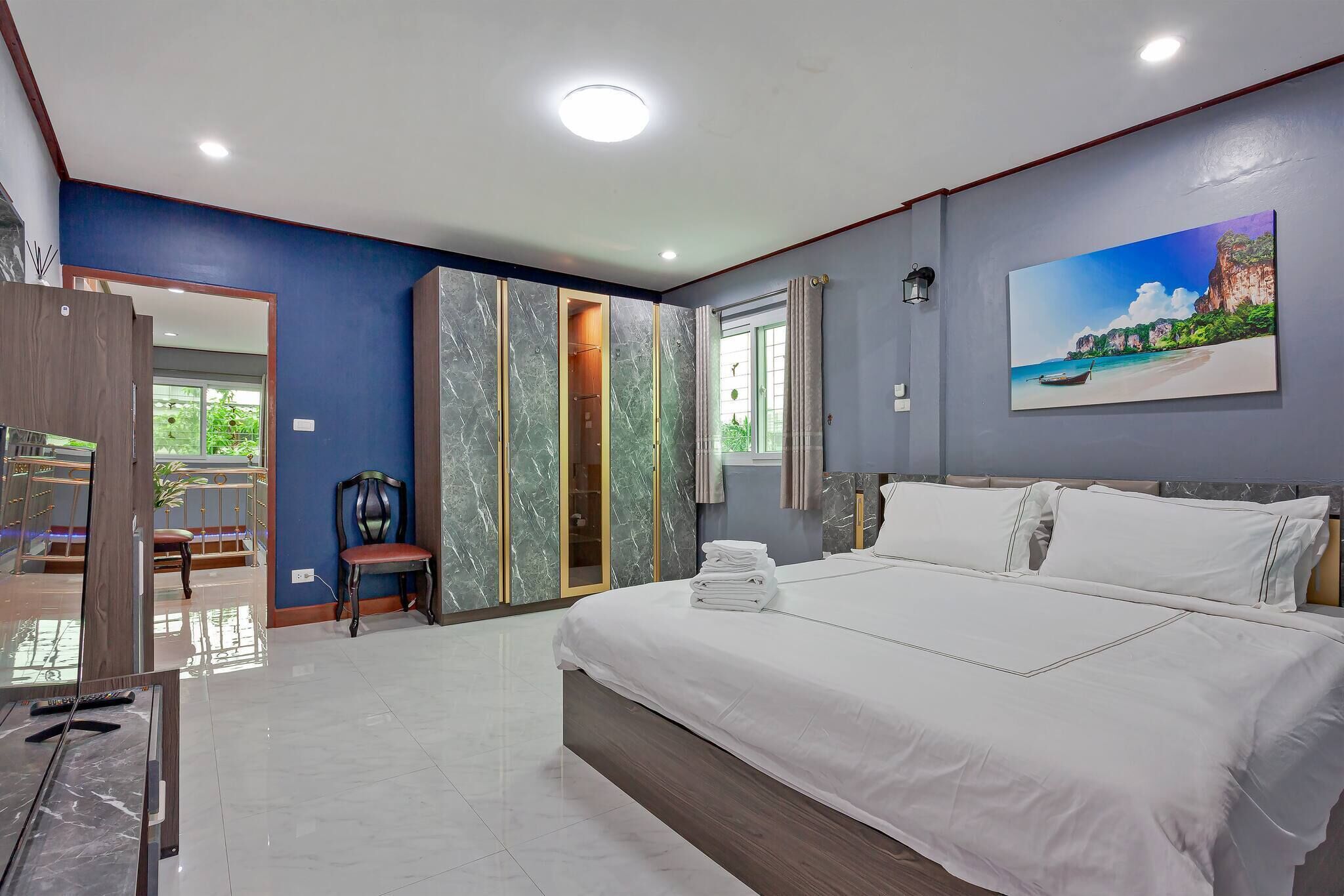 3 bedrooms, iron/ironing board, Internet, bed sheets