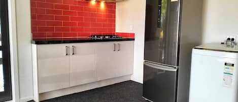 Kühlschrank, Mikrowelle, Herdplatte, Toaster