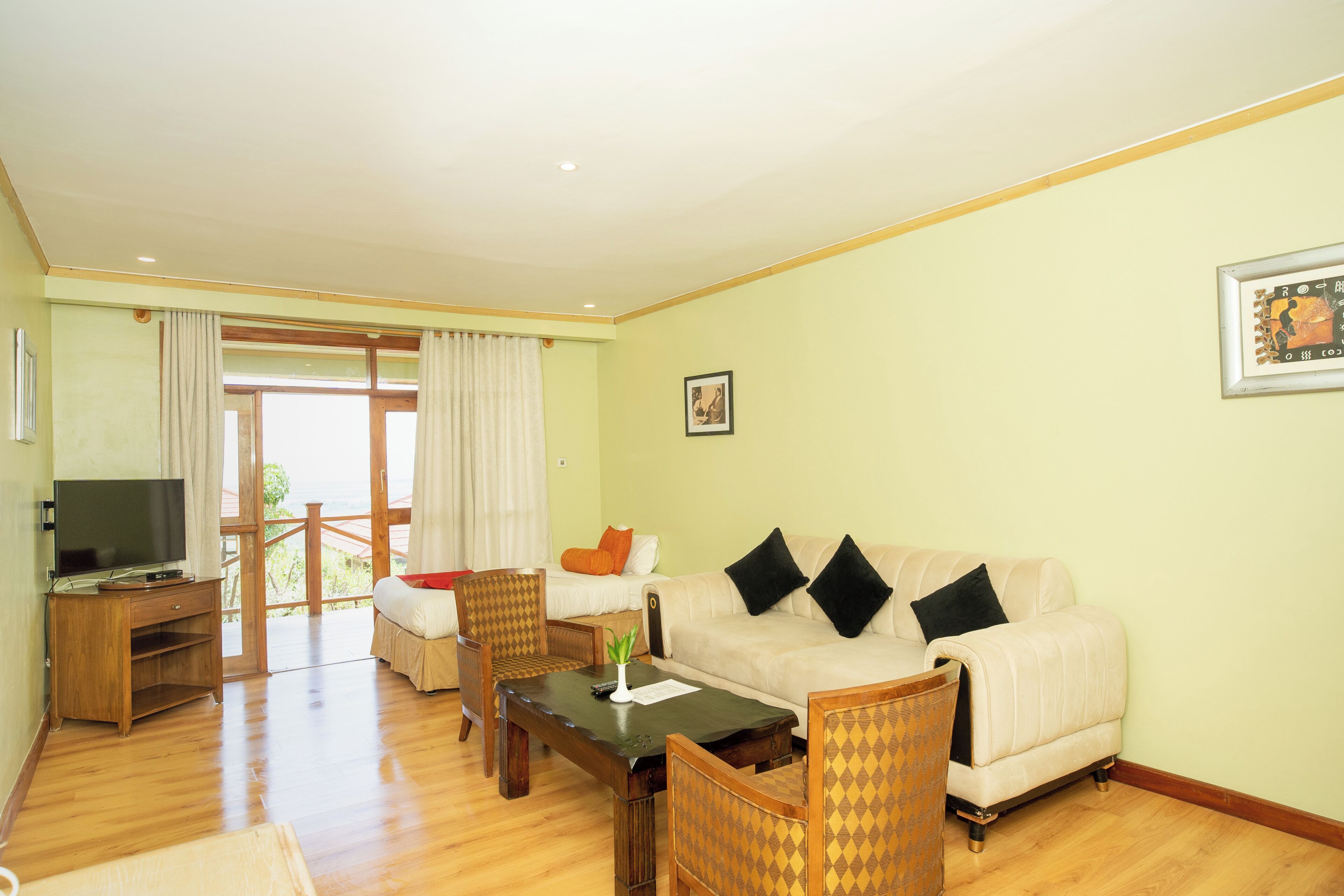 Deluxe Triple Room | Living area